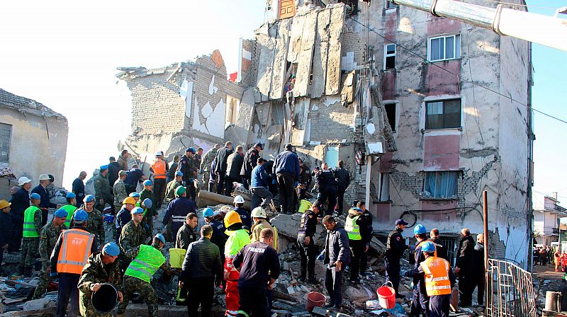 Al menos 15 muertos y 600 heridos en un terremoto de magnitud 6,4 en Albania