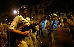 "Se oyen explosiones por todo Bombay y estamos muy preocupados"