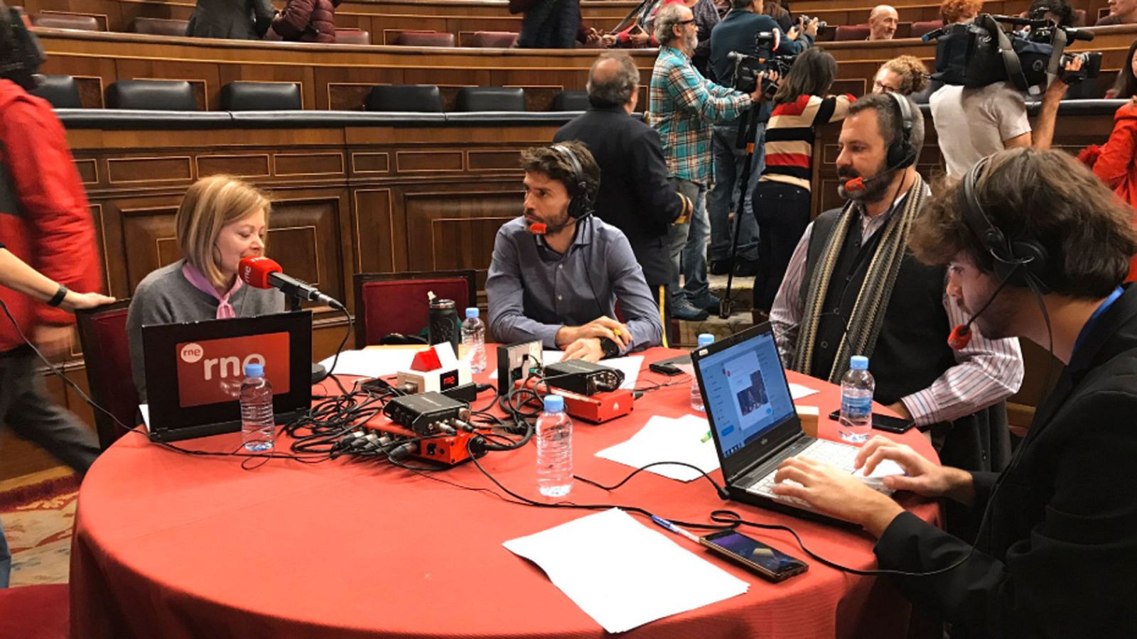 Pepa Fernández, en un momento del programa especial desde las Cortes.