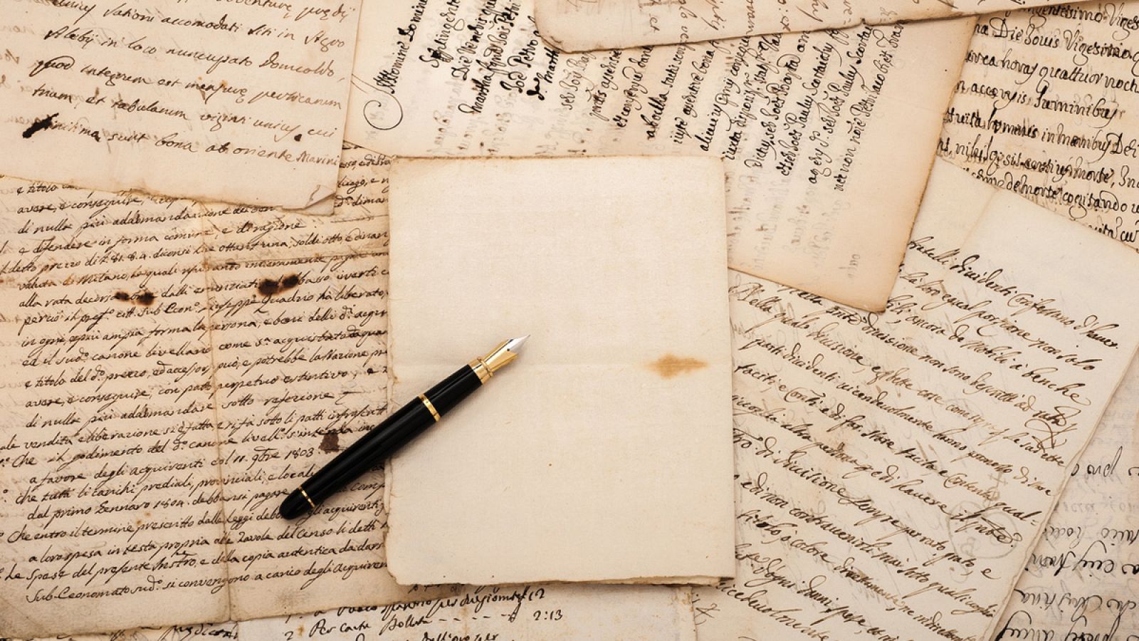 Una hoja en blanco espera que llegue la inspiración