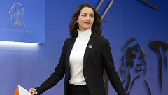Arrimadas pide a Sánchez "una reunión formal" a tres con Casado para negociar un "gobierno moderado"