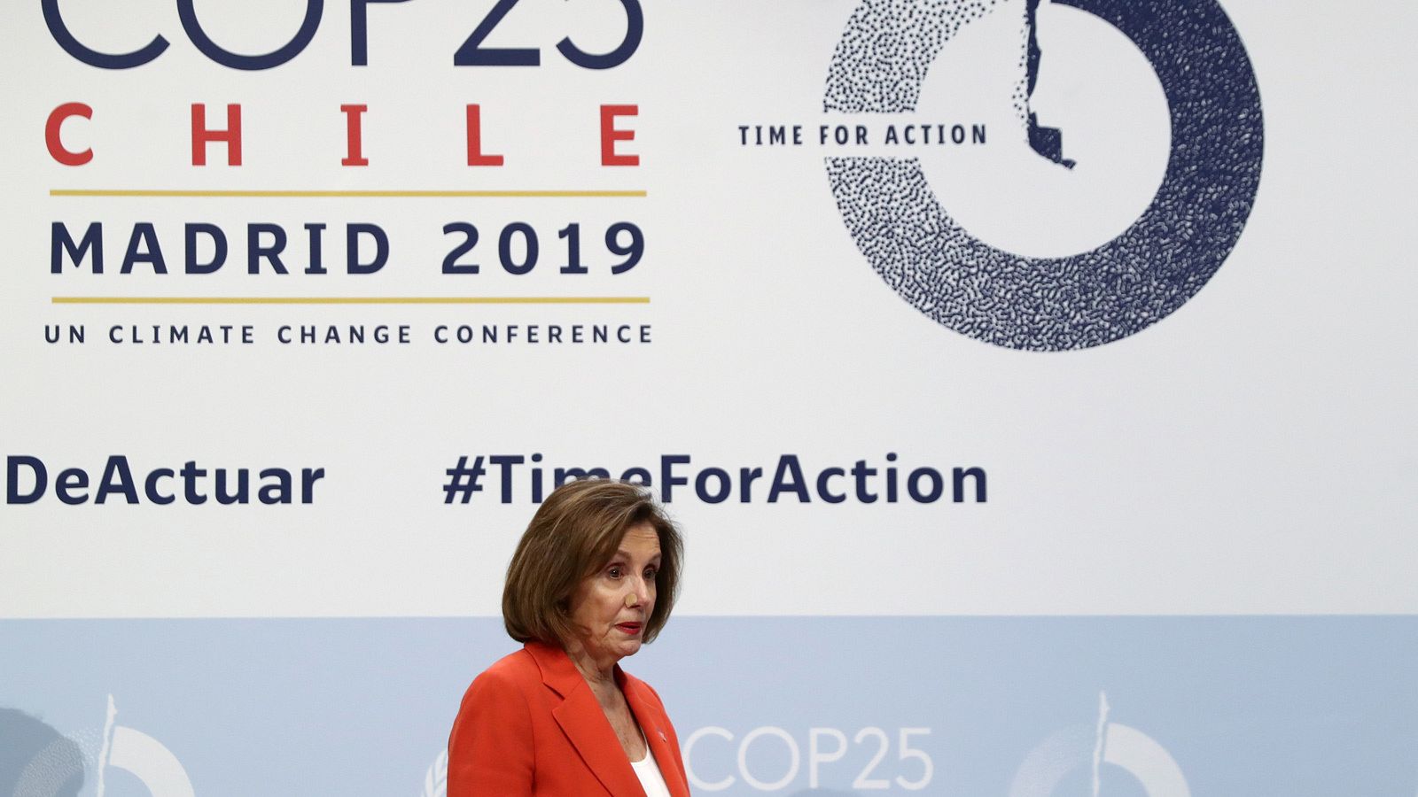 La presidenta de la Cämara de Representantes de EE.UU., Nancy Pelosi, a su llegada a la rueda de prensa en Madrid