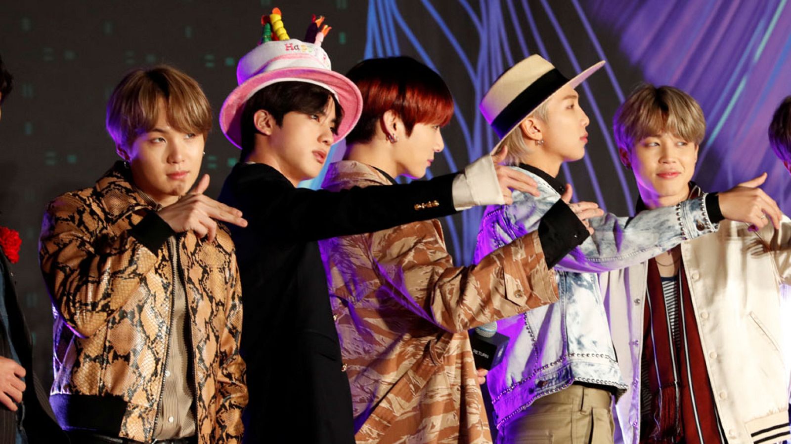 Los miembros de BTS durante la alfombra roja de los MAMA