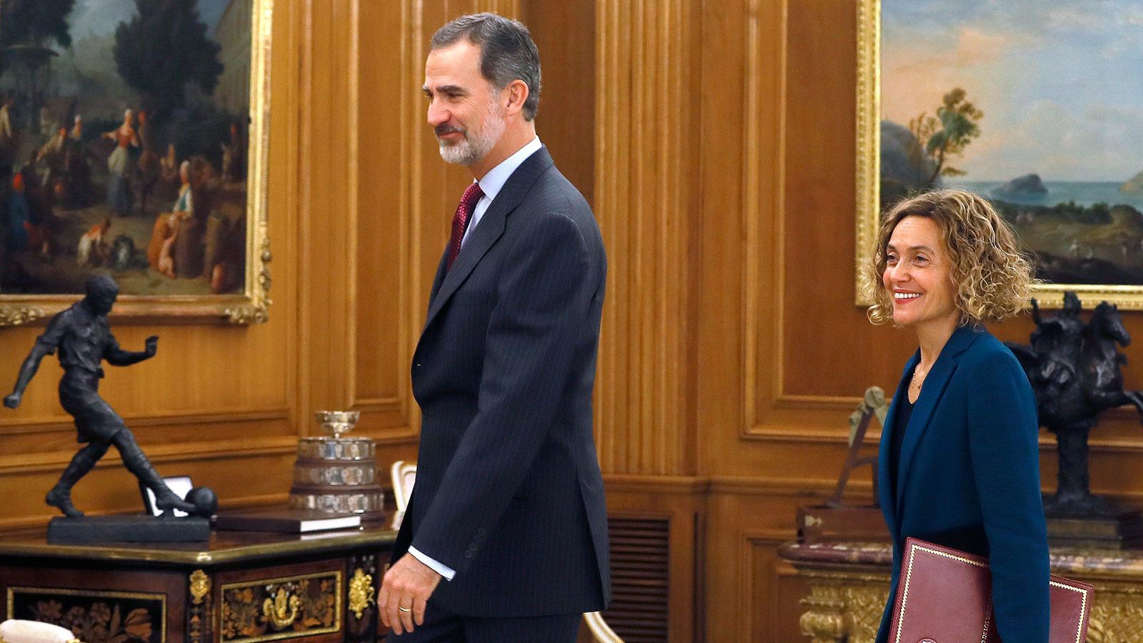El rey Felipe VI y la presidenta del Congreso, Meritxell Batet, en el palacio de La Zarzuela