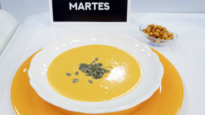 Crema de calabaza con garbanzos especiados 