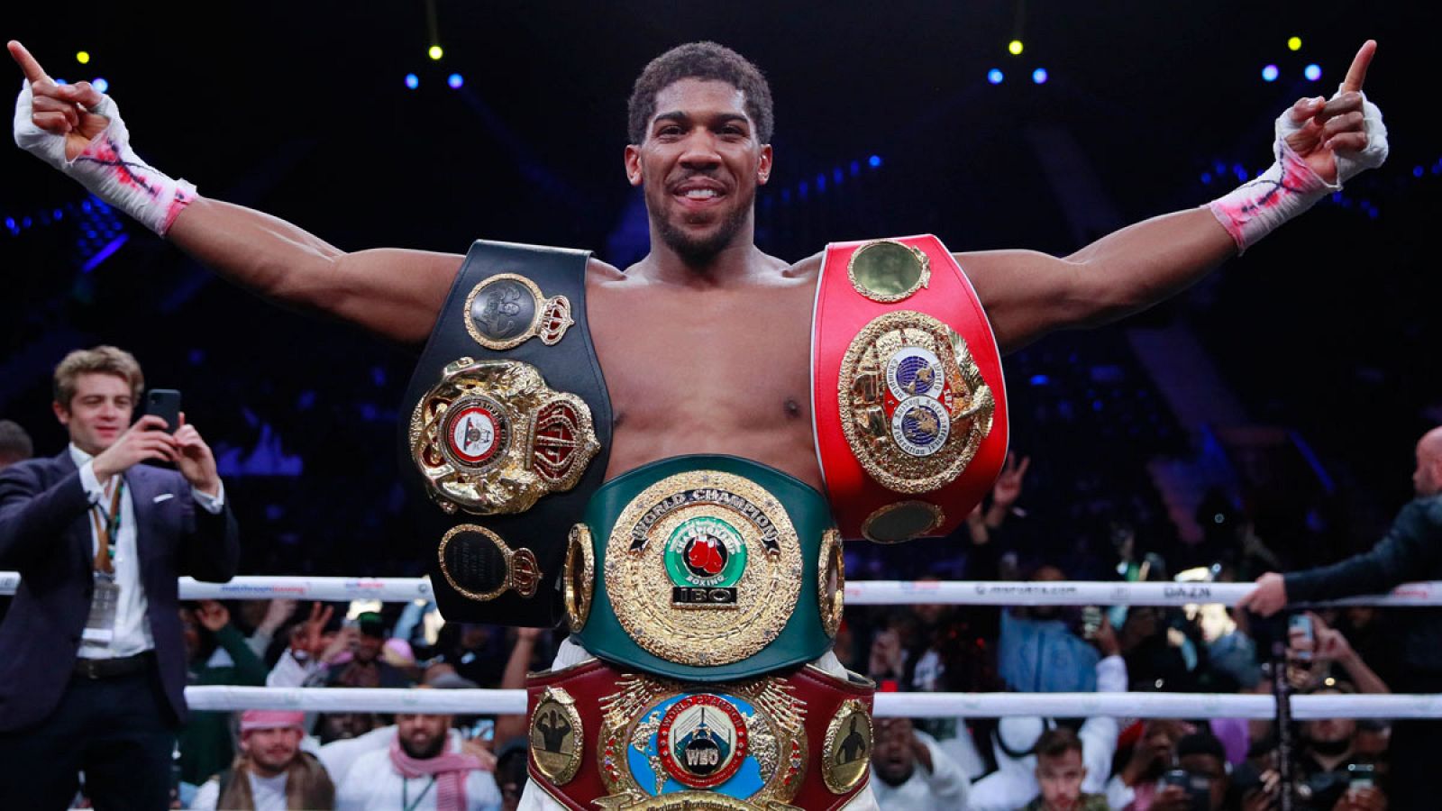 El boxeador Anthony Joshua celebrando su victoria frente a Andy Ruiz.