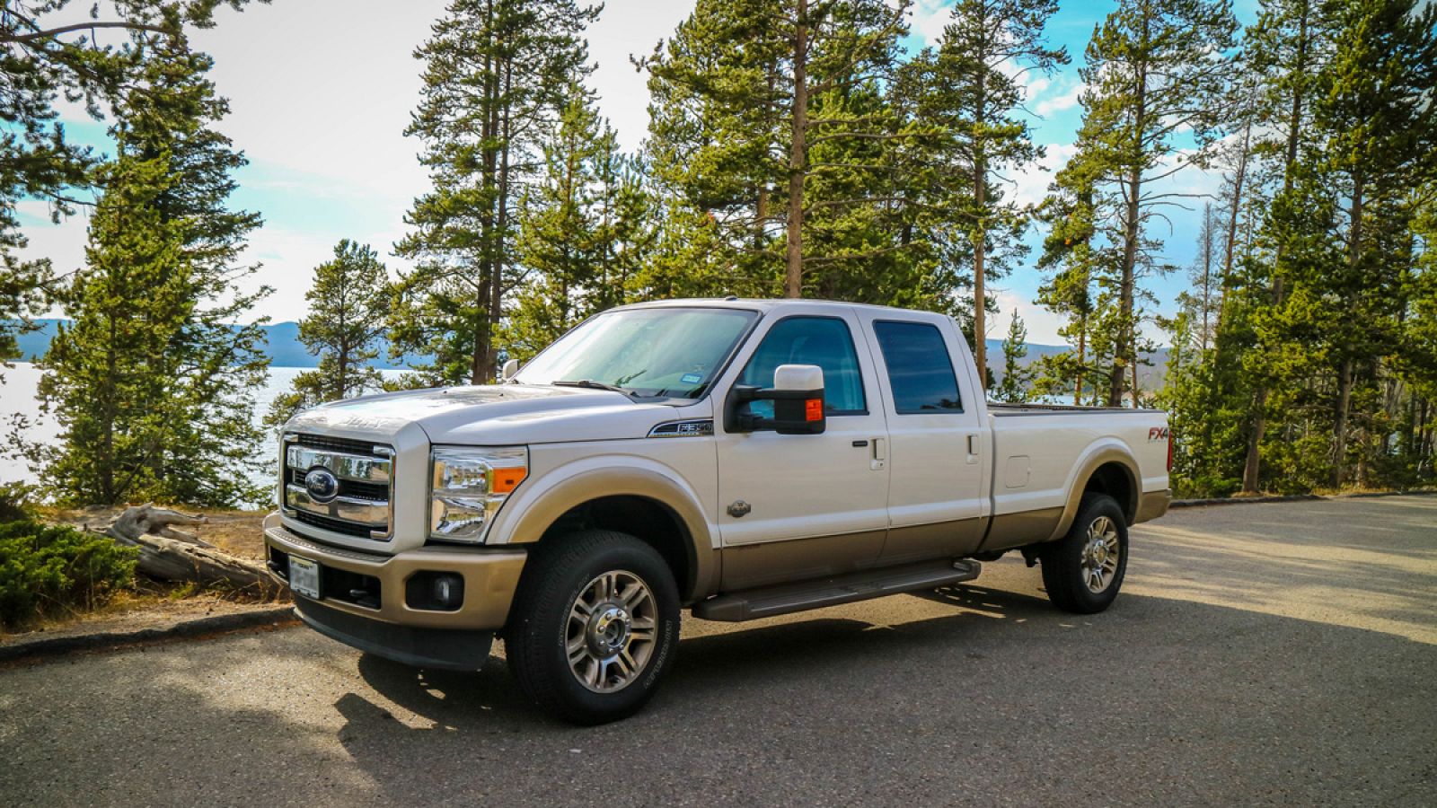 Una camioneta F350 de Ford en el Parque Nacional Yellowstone