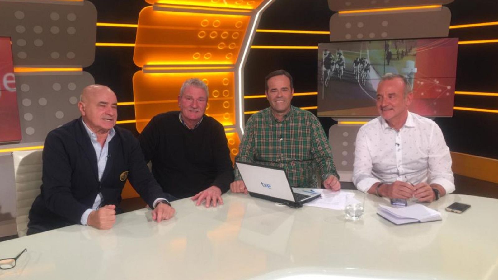 Paco Grande, acompañado en el plató de 'Conexión Vintage' de Vicente Ramos, Wayne Brabender y Nacho Calvo.