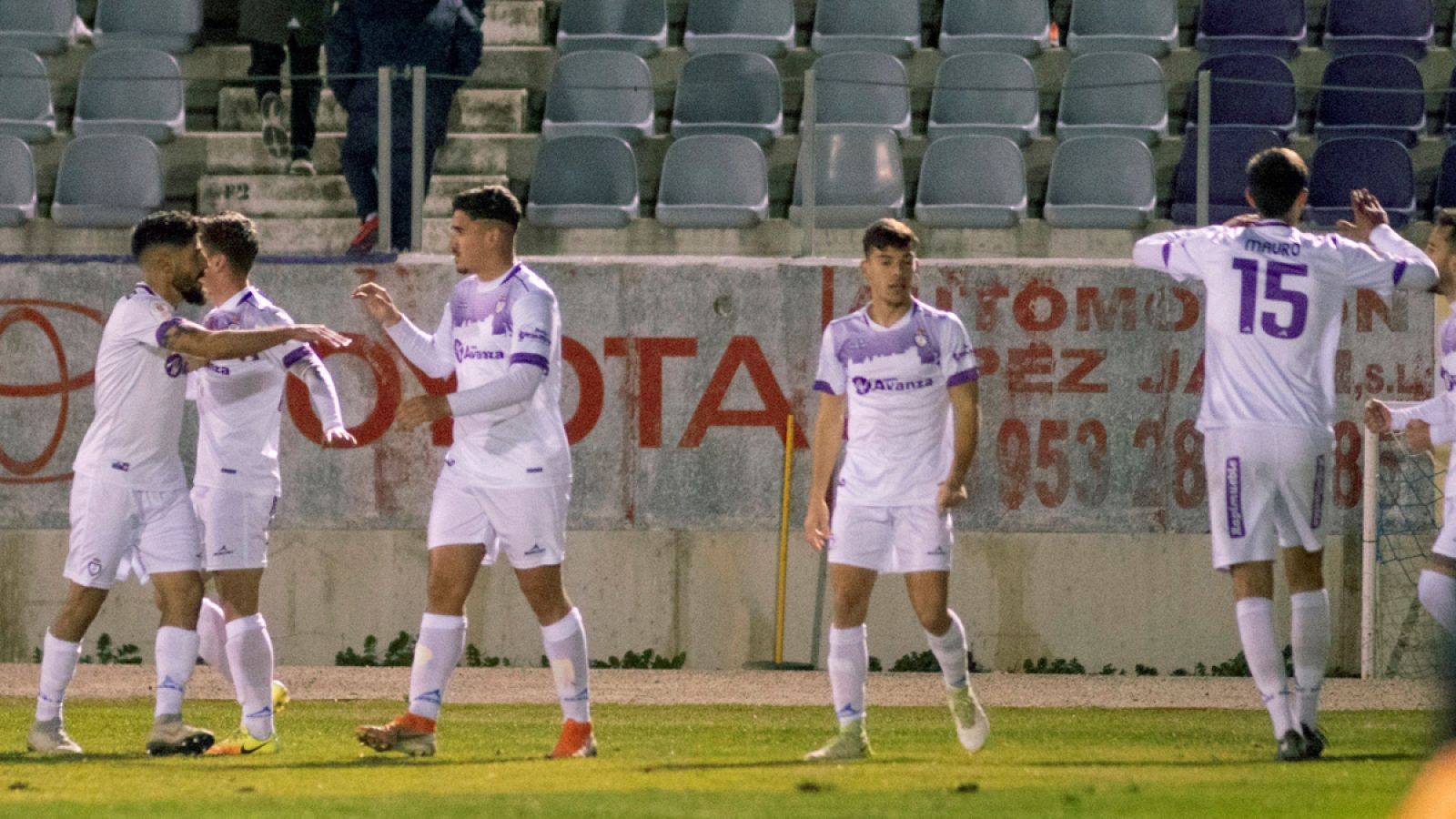 Los jugadores del Real Jaén celebran su hazaña
