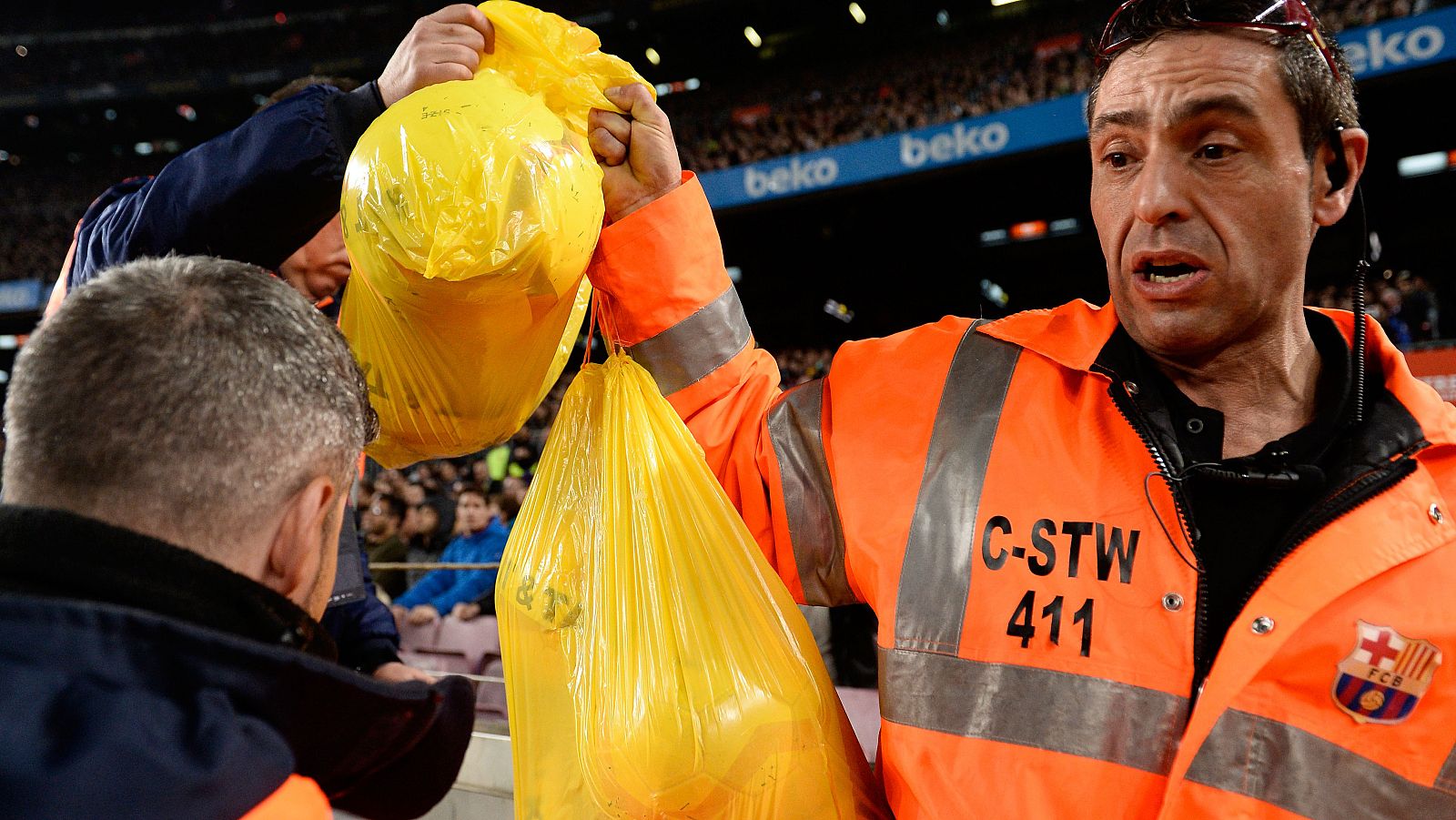 El Barça es apercibido de clausura por alteración de orden grave en el Clásico