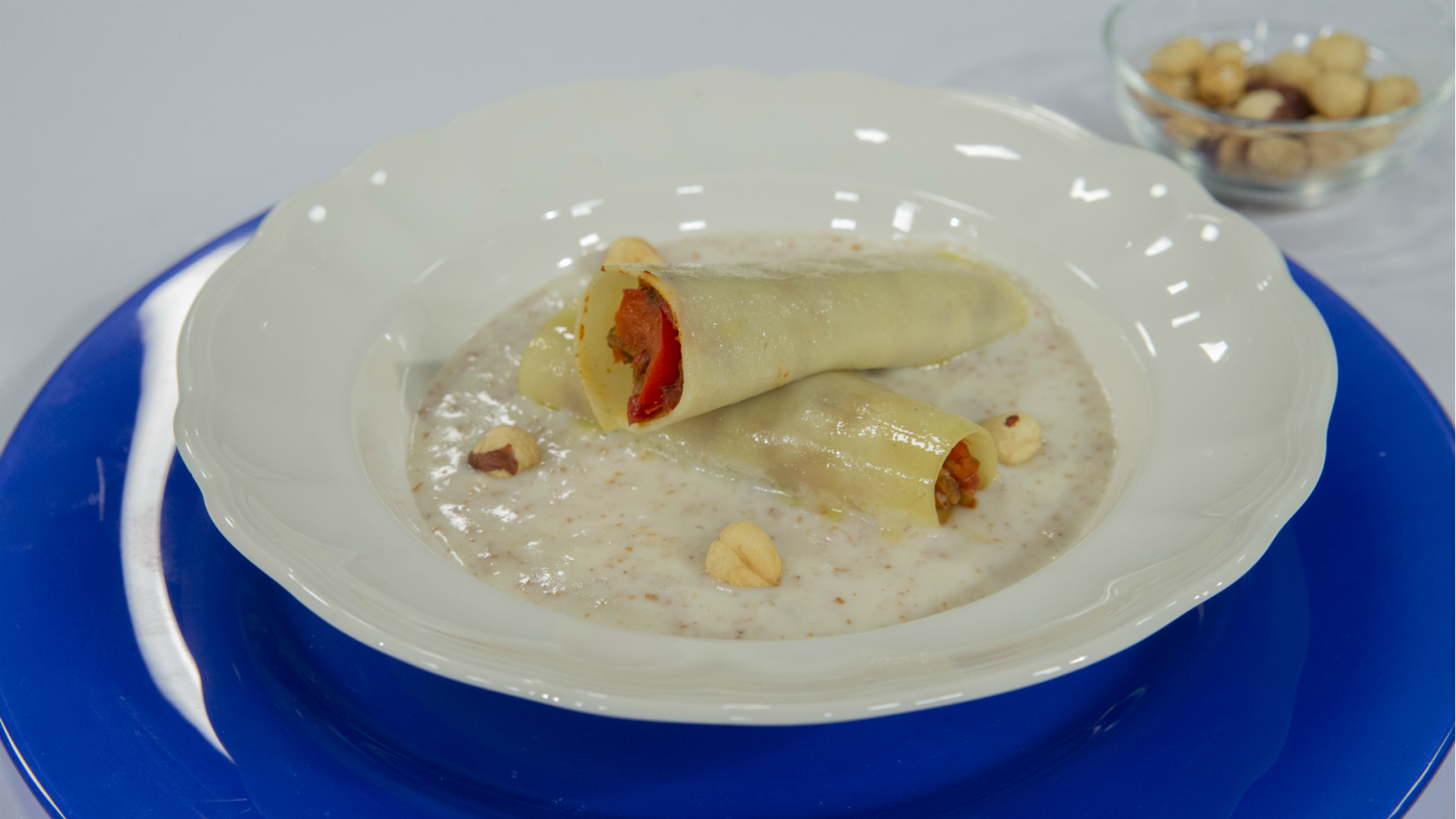 Canelones con bechamel más saludable y avellanas