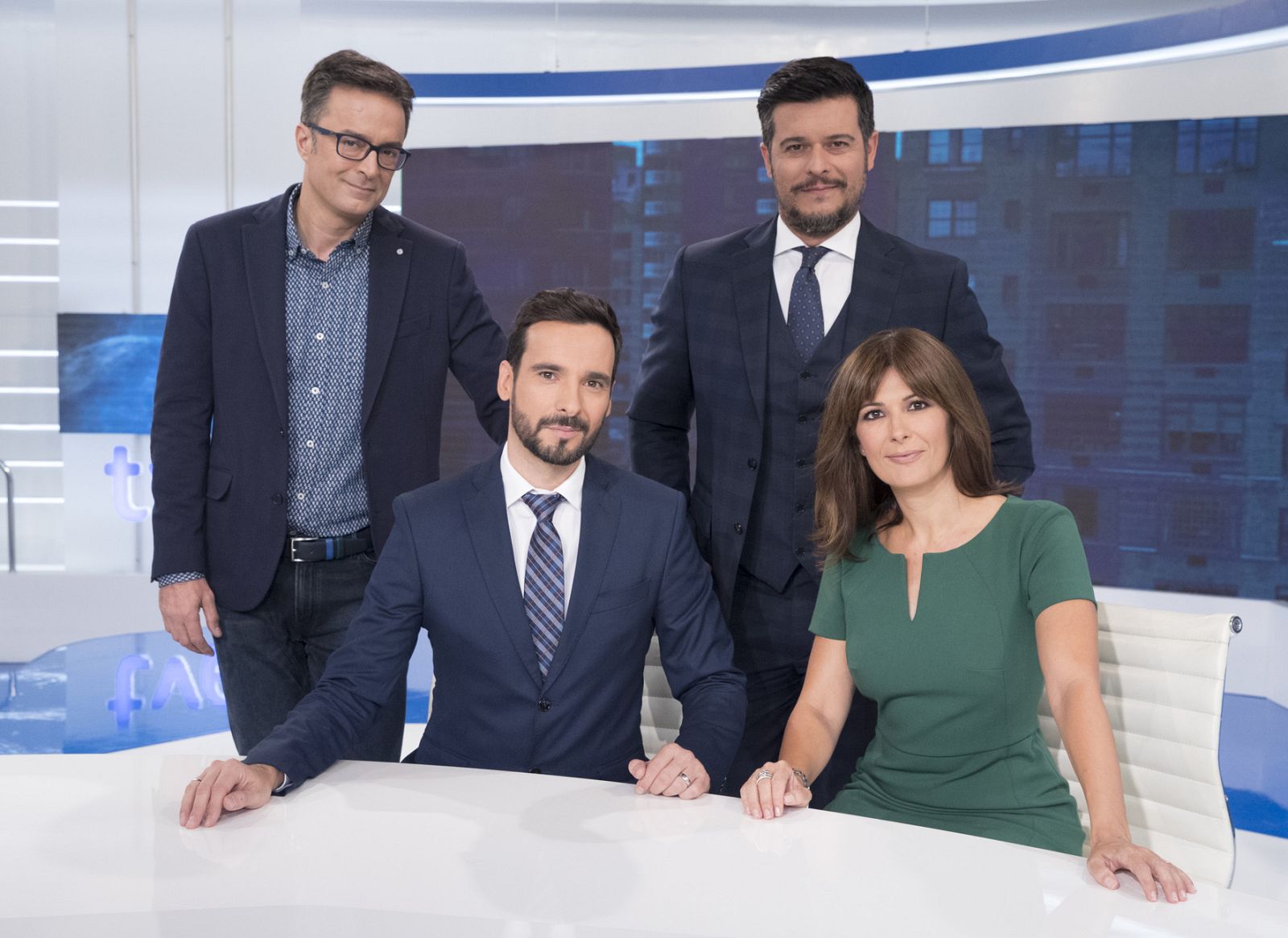 Lluis Gilera y Lara Ciscar; en deportes, Marcos López  y en el tiempo, Martín Barreiro