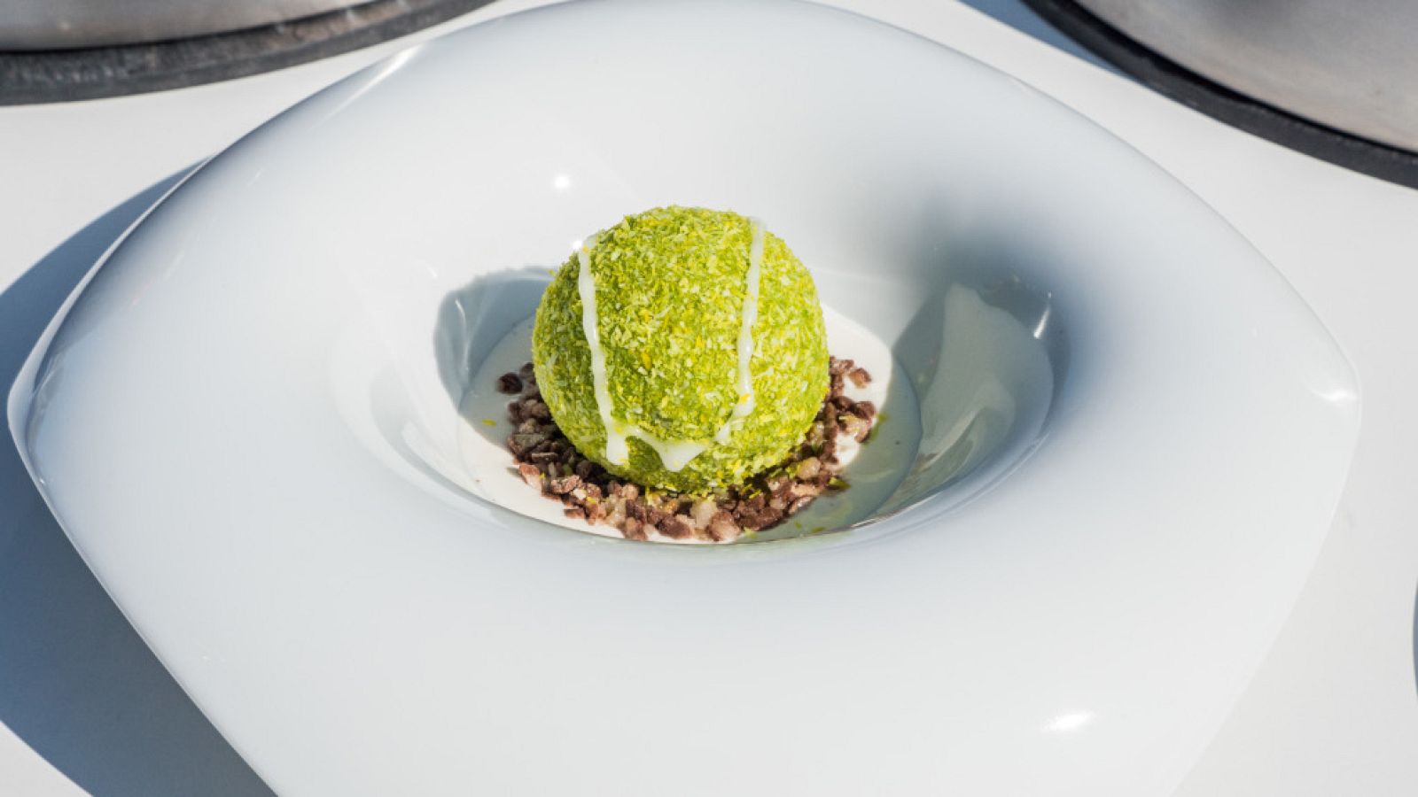 Receta de pelota de tenis con tierra de galletas y sopa de pasión