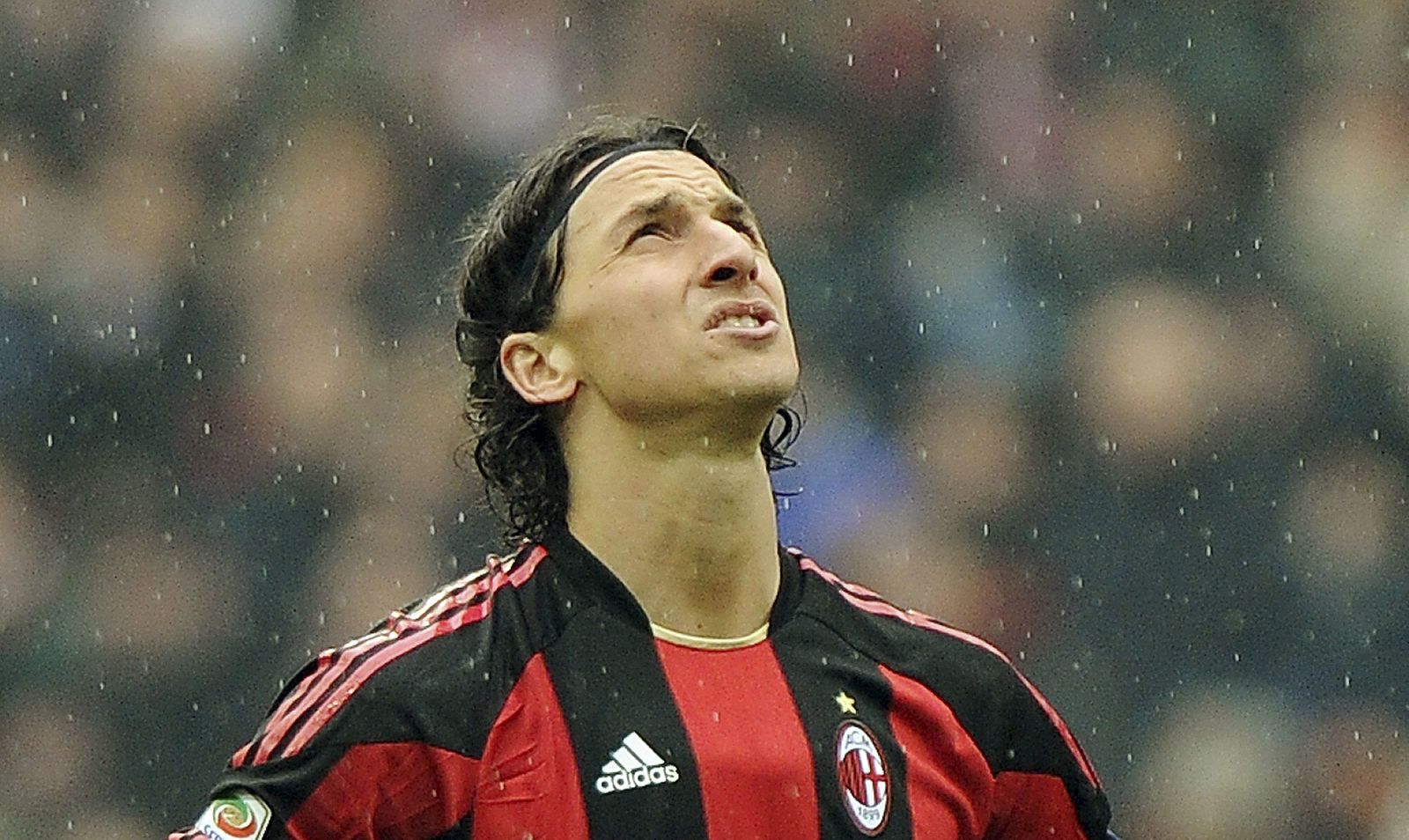 Zlatan Ibrahimovic durante un partido con el Milan en 2011