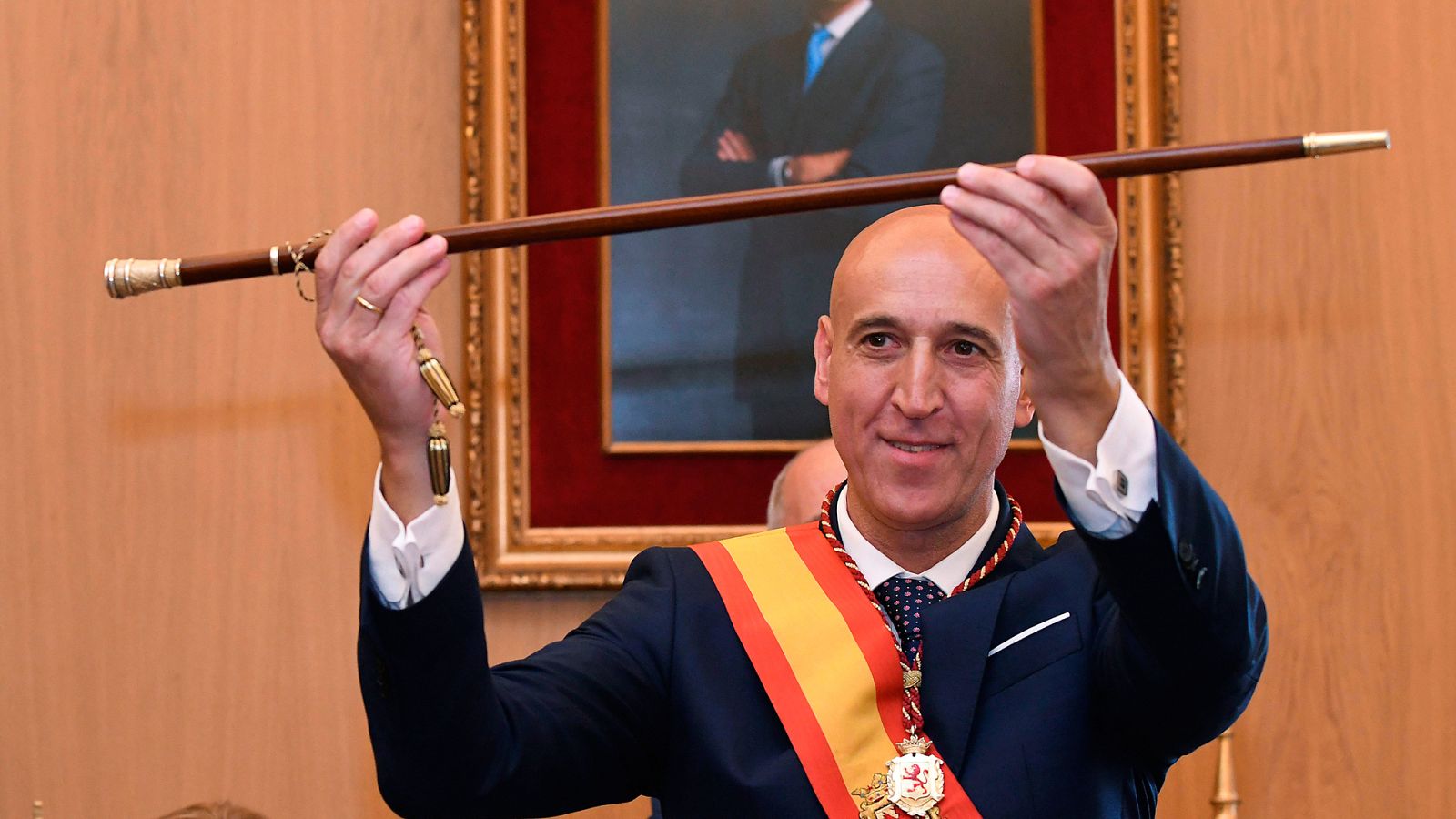 El alcalde de León, José Antonio Díez (PSOE) tomando posesión como regidor el pasado 5 de julio.