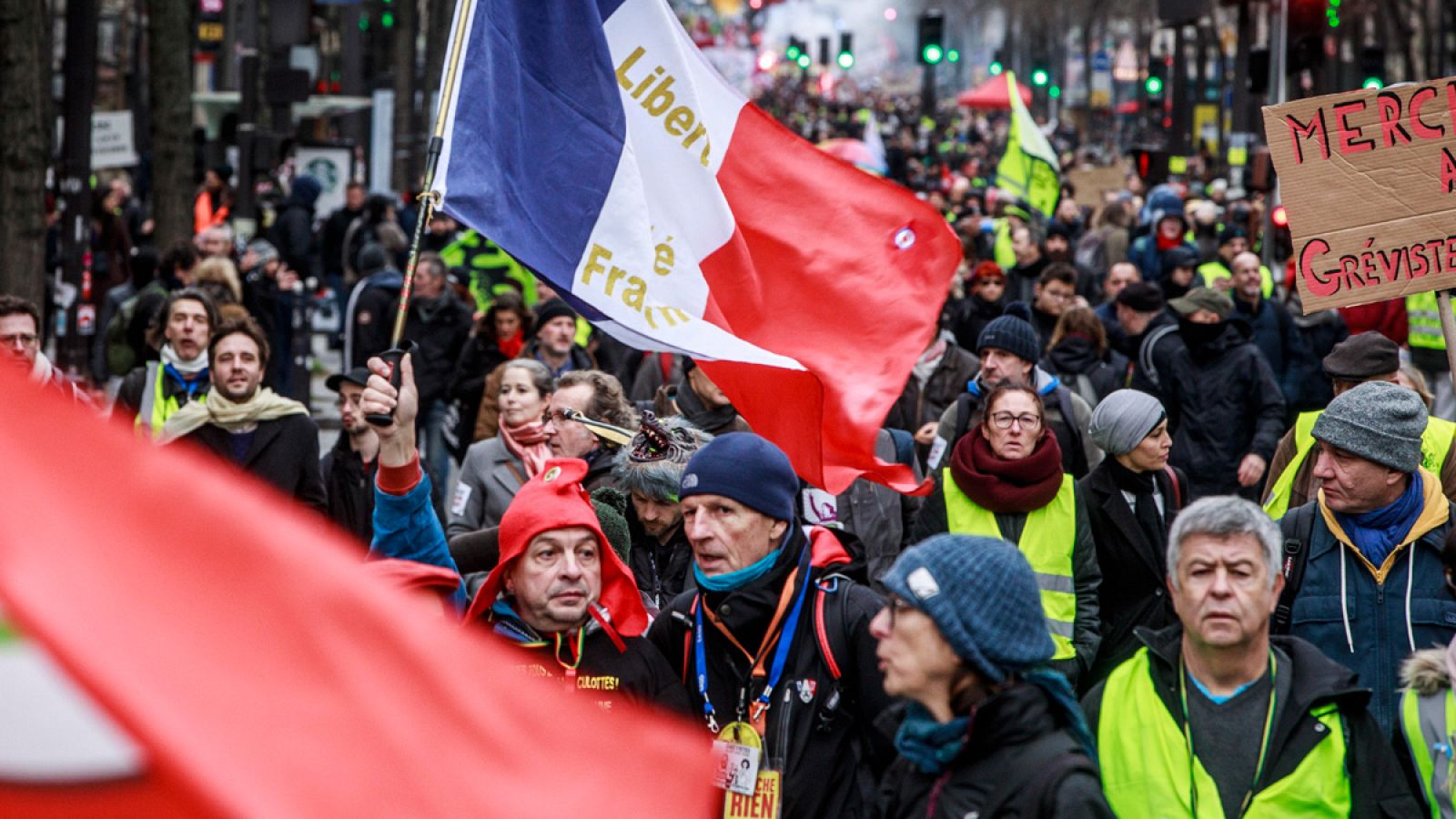 Marcha contra la reforma de las pensiones en París