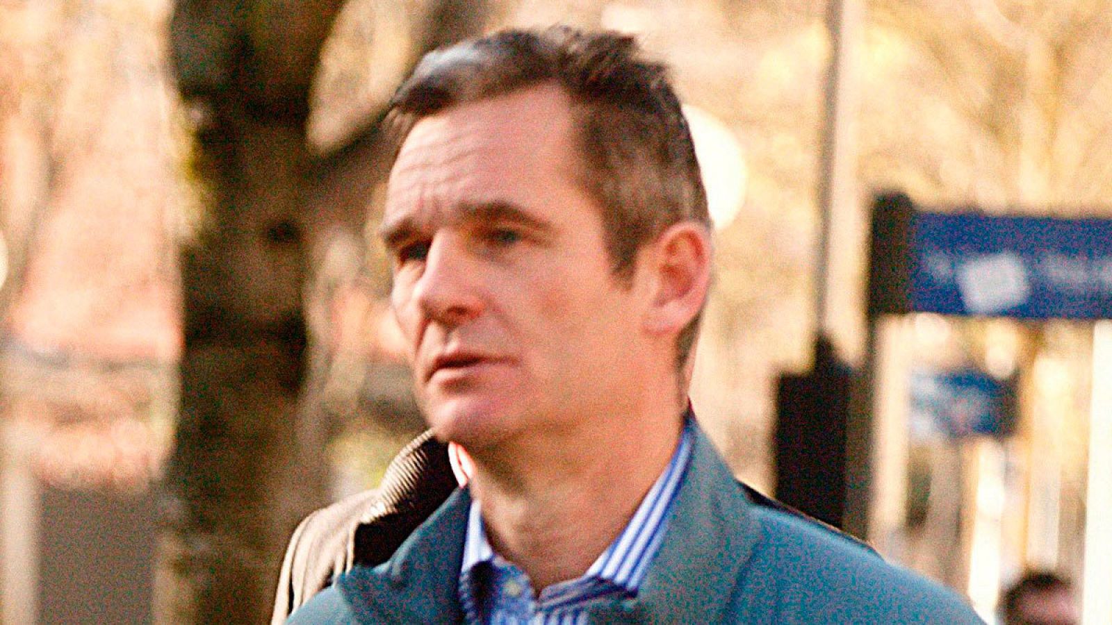 Iñaki Urdangarín durante un paseo por Vitoria en sus días de permiso.