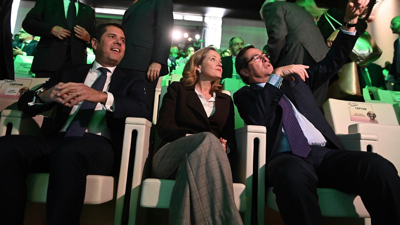 La ministra de Economía en funciones con los dirigentes de Cepyme y CEOE