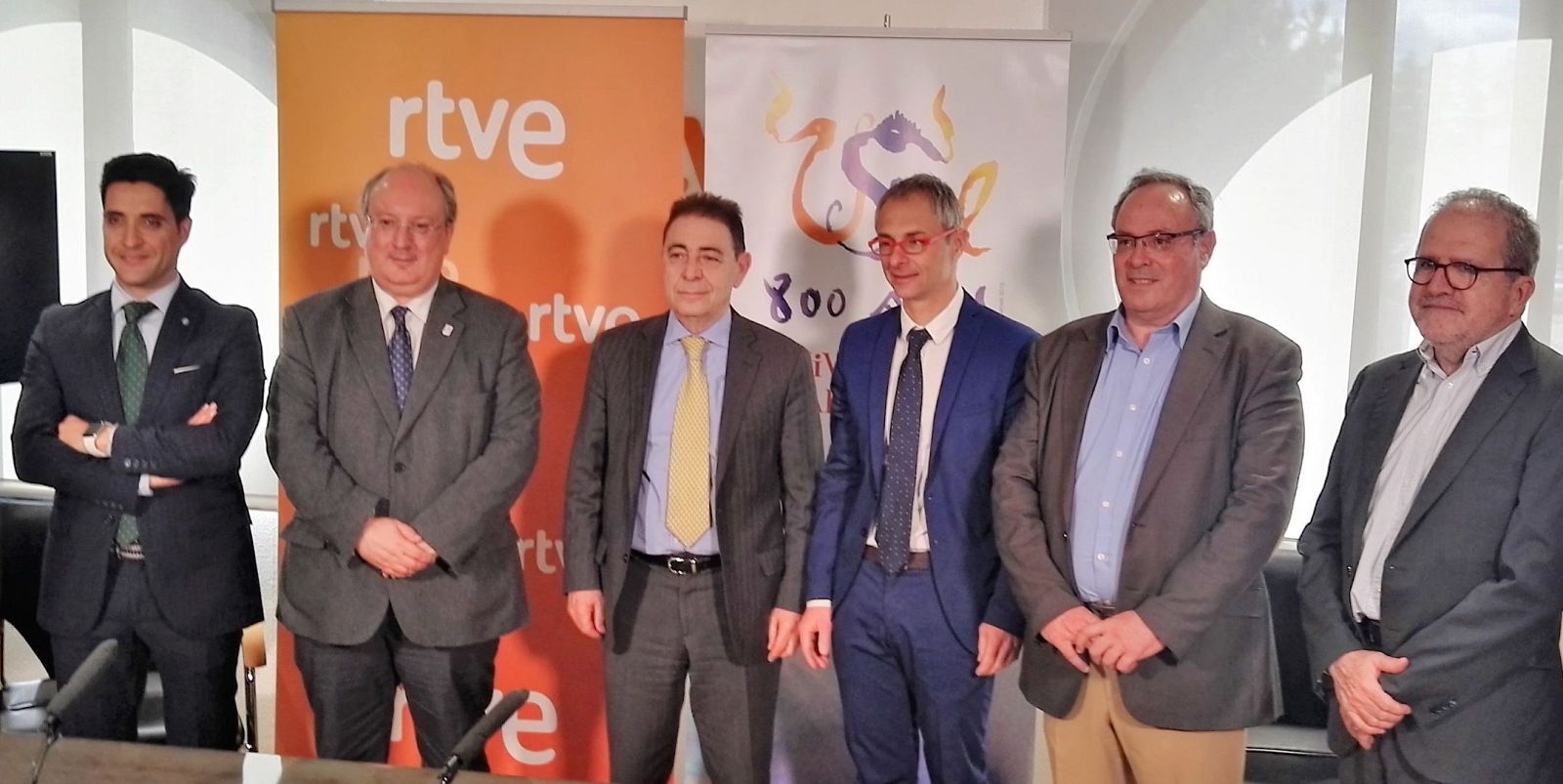 Los firmantes del nuevo Convenio de la Cátedra RTVE - USAL