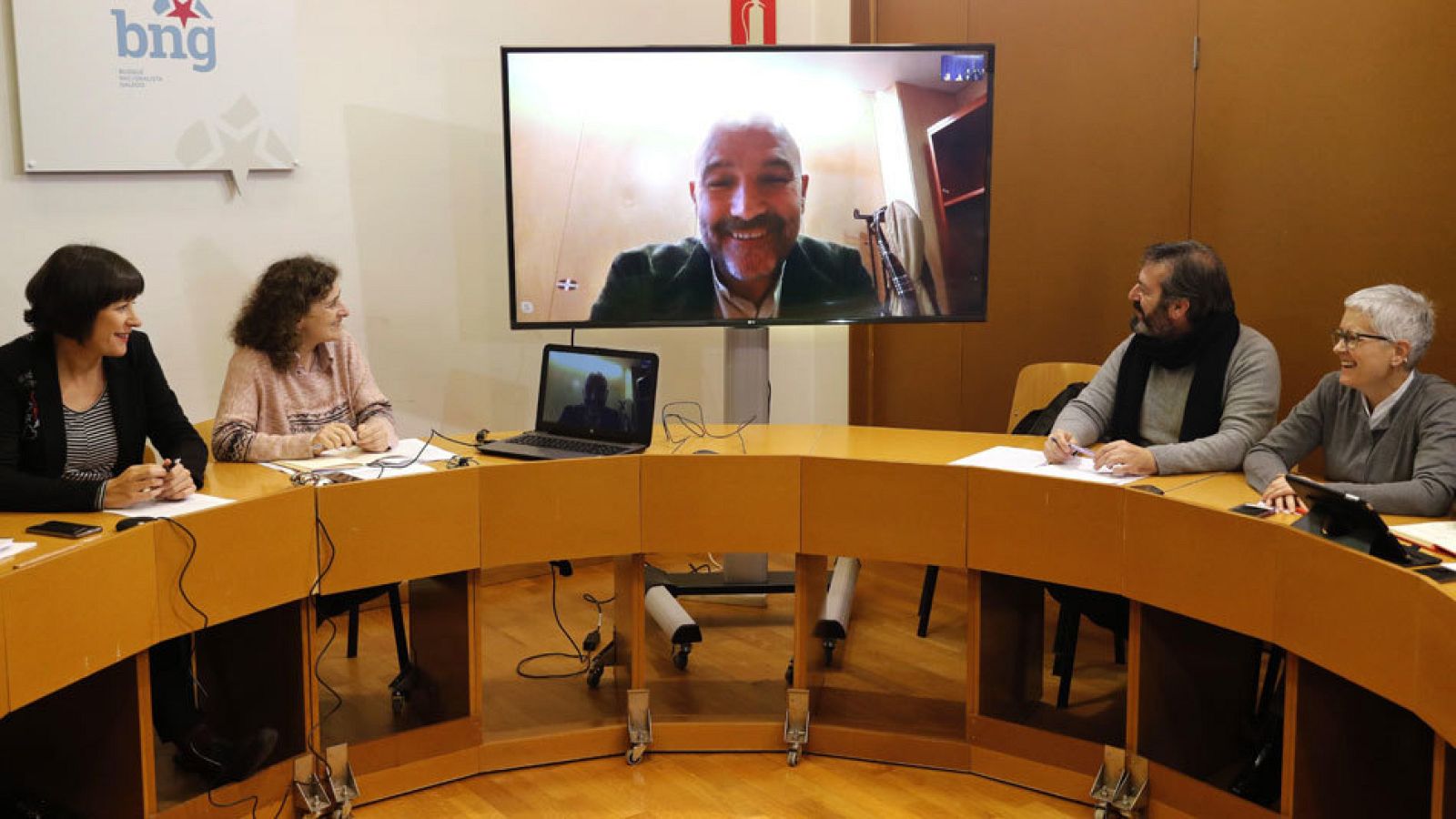 El diputado en el Congreso del BNG, Néstor Rego, participa por videoconferencia en la reunión del Comité del Bloque Nacionalista Gallego