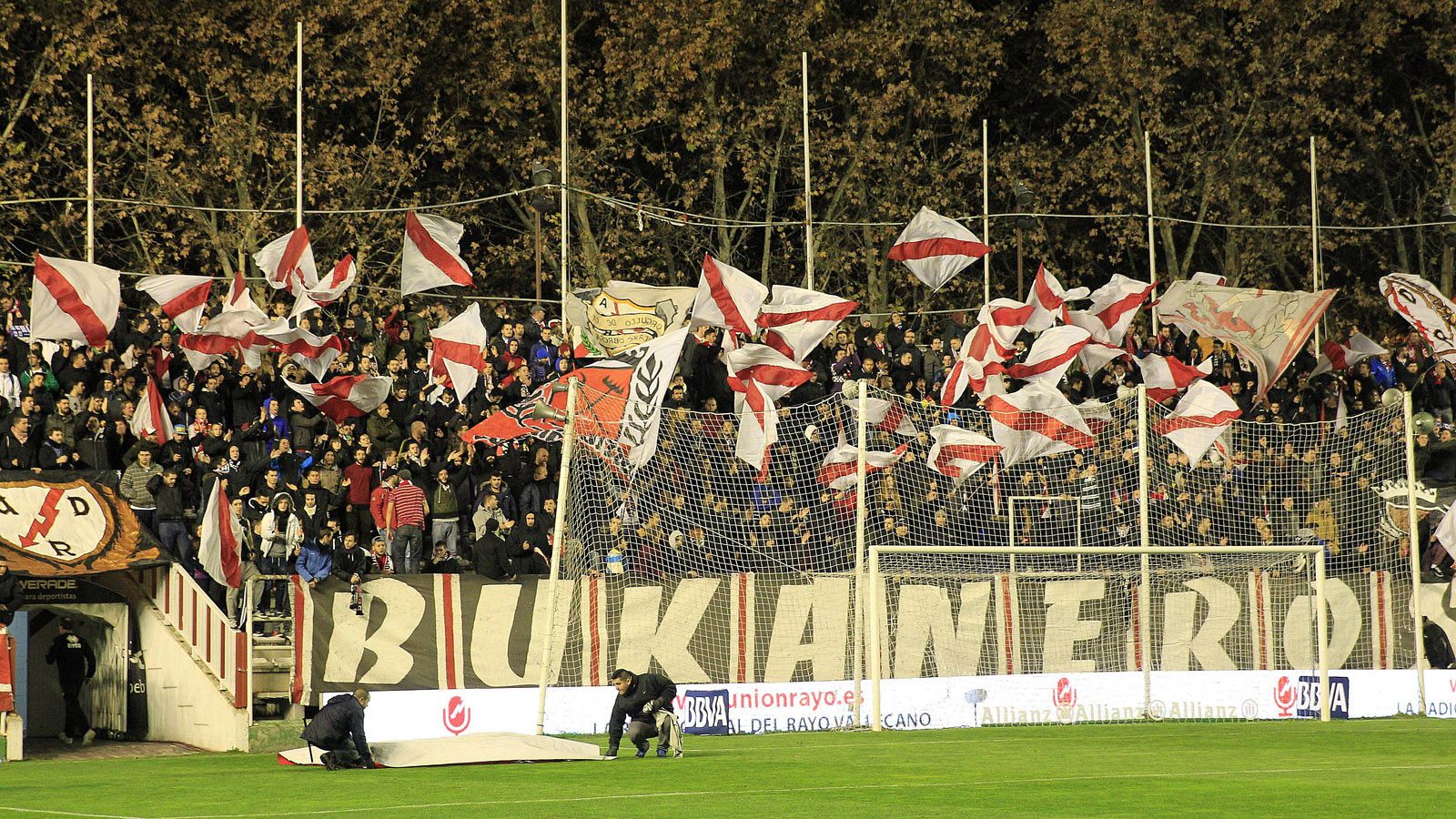 Tribuna del estadio de Vallecas durante un partido del Rayo de 2014