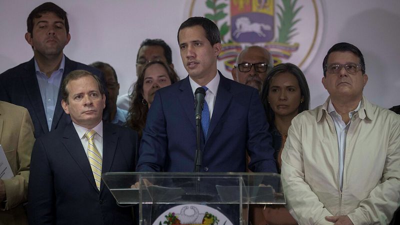 Juan Guaidó es reelegido como presidente del Parlamento de Venezuela en una sesión paralela