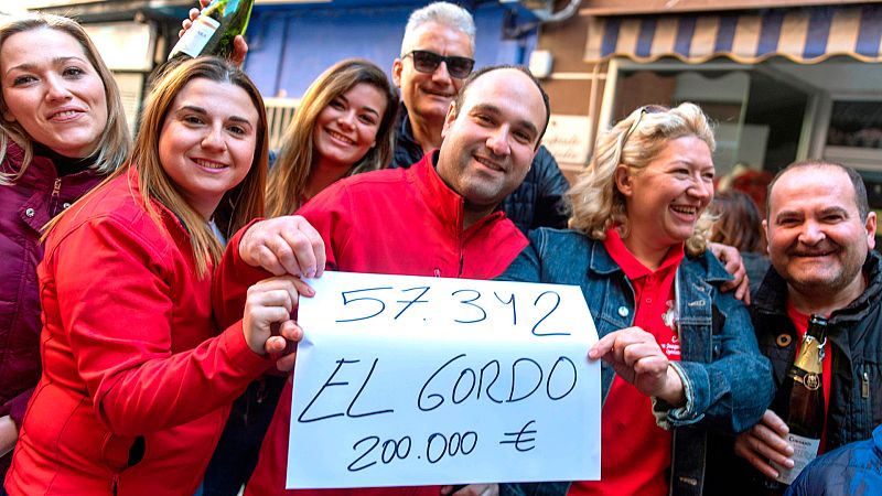 El 57.342, primer premio de la Loter�a del Ni�o, riega de millones Quintanar de la Orden y se reparte por 13 provincias