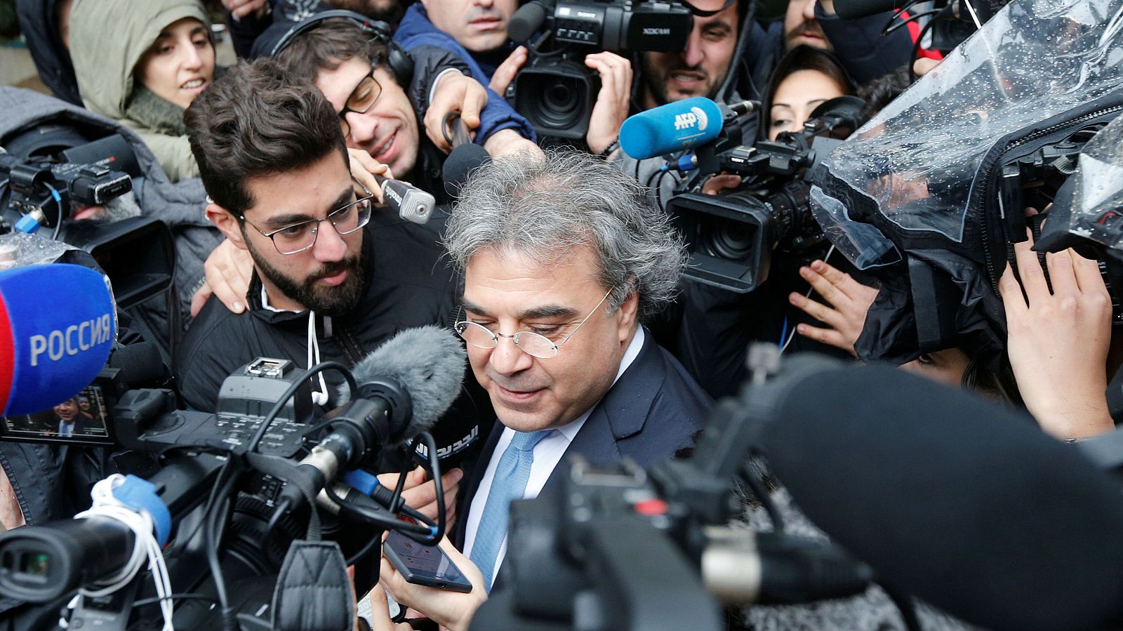 La fiscalía libanesa prohíbe a Ghosn salir del país tras el primer interrogatorio