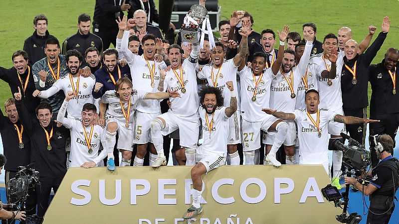 El Real Madrid tiñe de blanco la Supercopa en la tanda de penaltis 