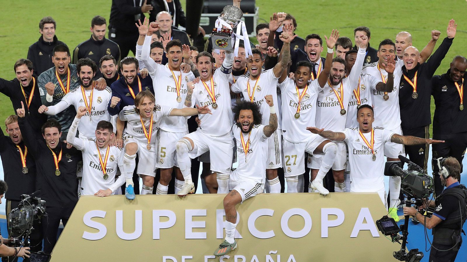 El Real Madrid levanta su undécima Supercopa