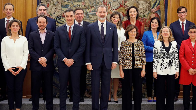 Los nuevos vicepresidentes y ministros de Pedro Sánchez prometen su cargo ante el rey