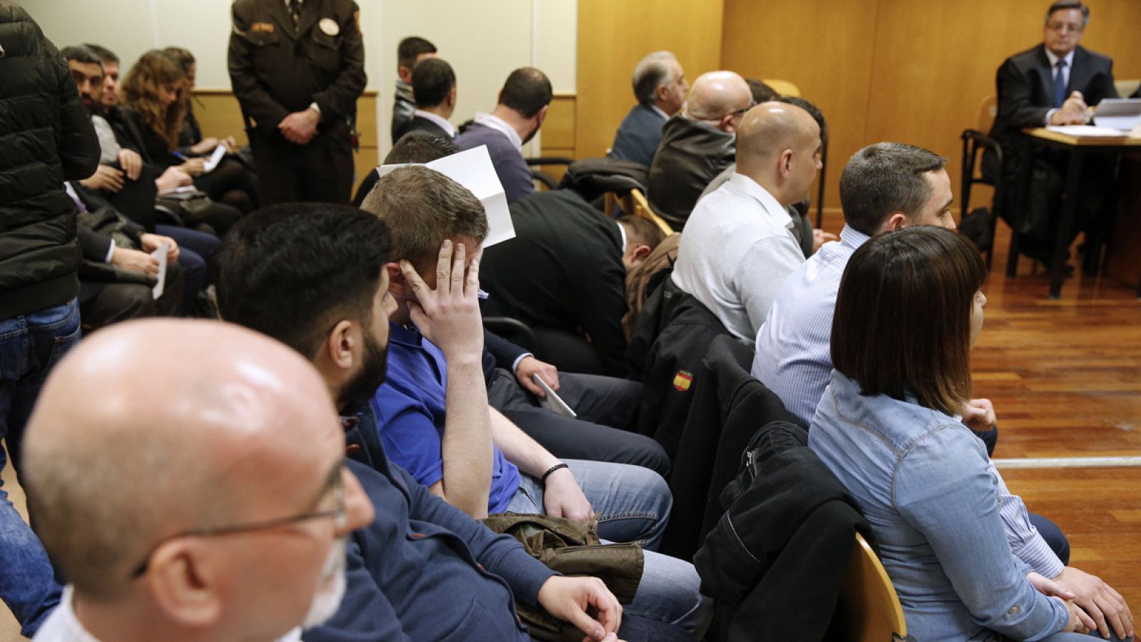 Los ultras que asaltaron el centro cultural Blanquerna durante el juicio en la Audiencia Provincial de Madrid