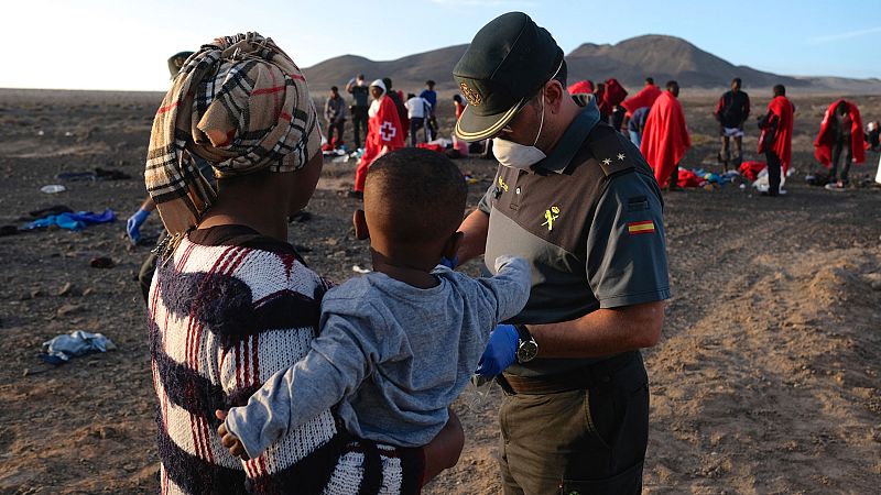 Salvamento Marítimo rescata a 33 migrantes en Gran Canaria, entre ellos tres embarazadas y un bebé 
