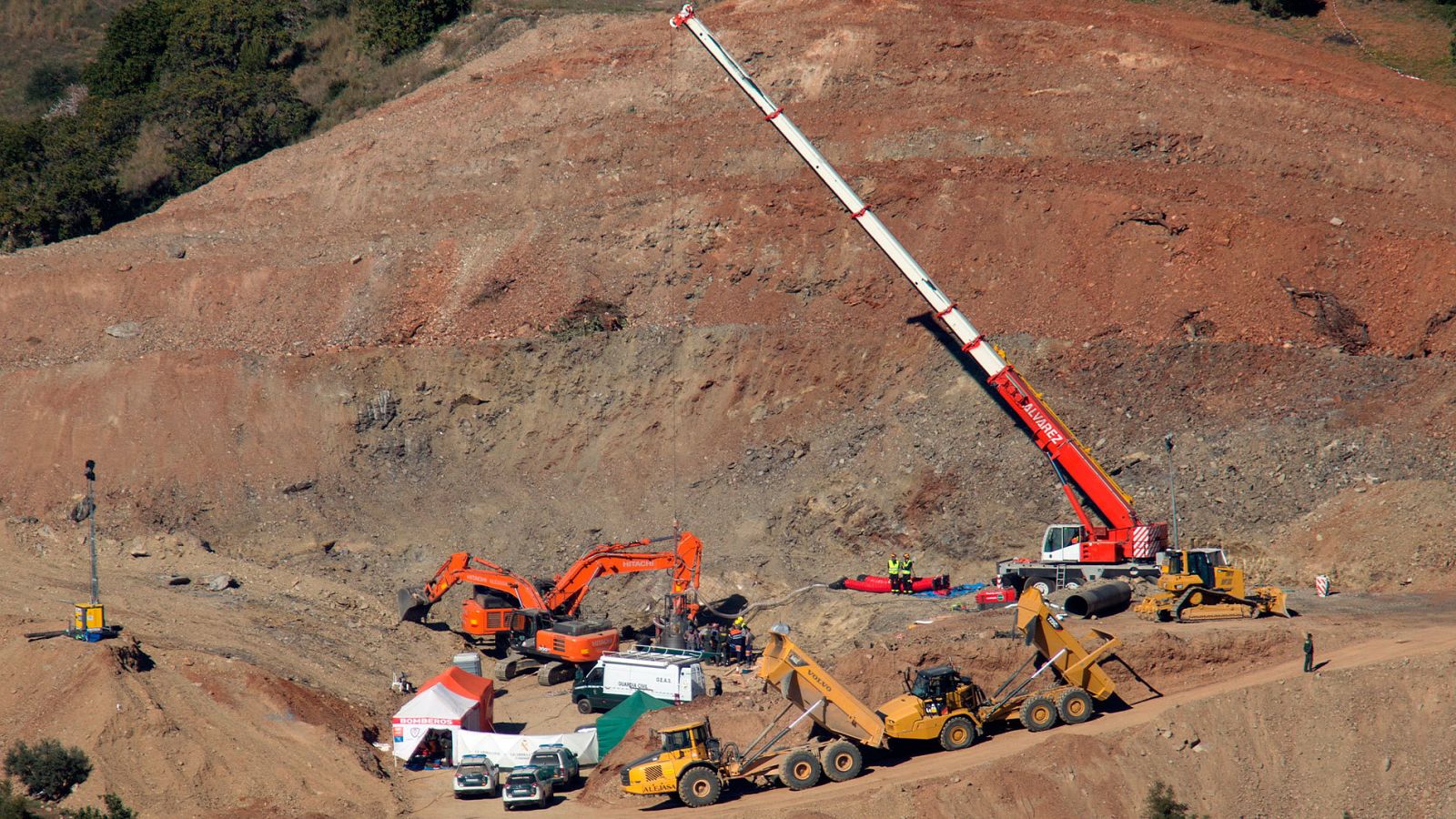Imagen de archivo de las tareas para rescatar al niño de 2 años que cayó a un pozo en Totalán (Málaga)