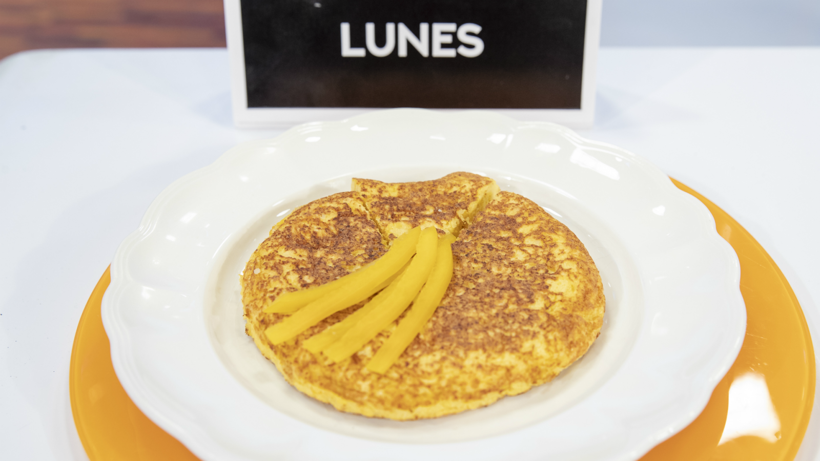 Tortilla suflada de huevo con coliflor rallada