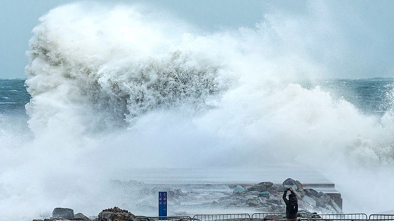 El temporal 'Gloria' deja tres muertos y seis provincias en alerta roja a su paso por España