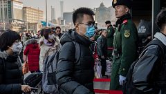 China confirma seis muertes por la neumonChina confirma seis muertes por la neumonía de Wuhan y que se transmite entre seres humanos