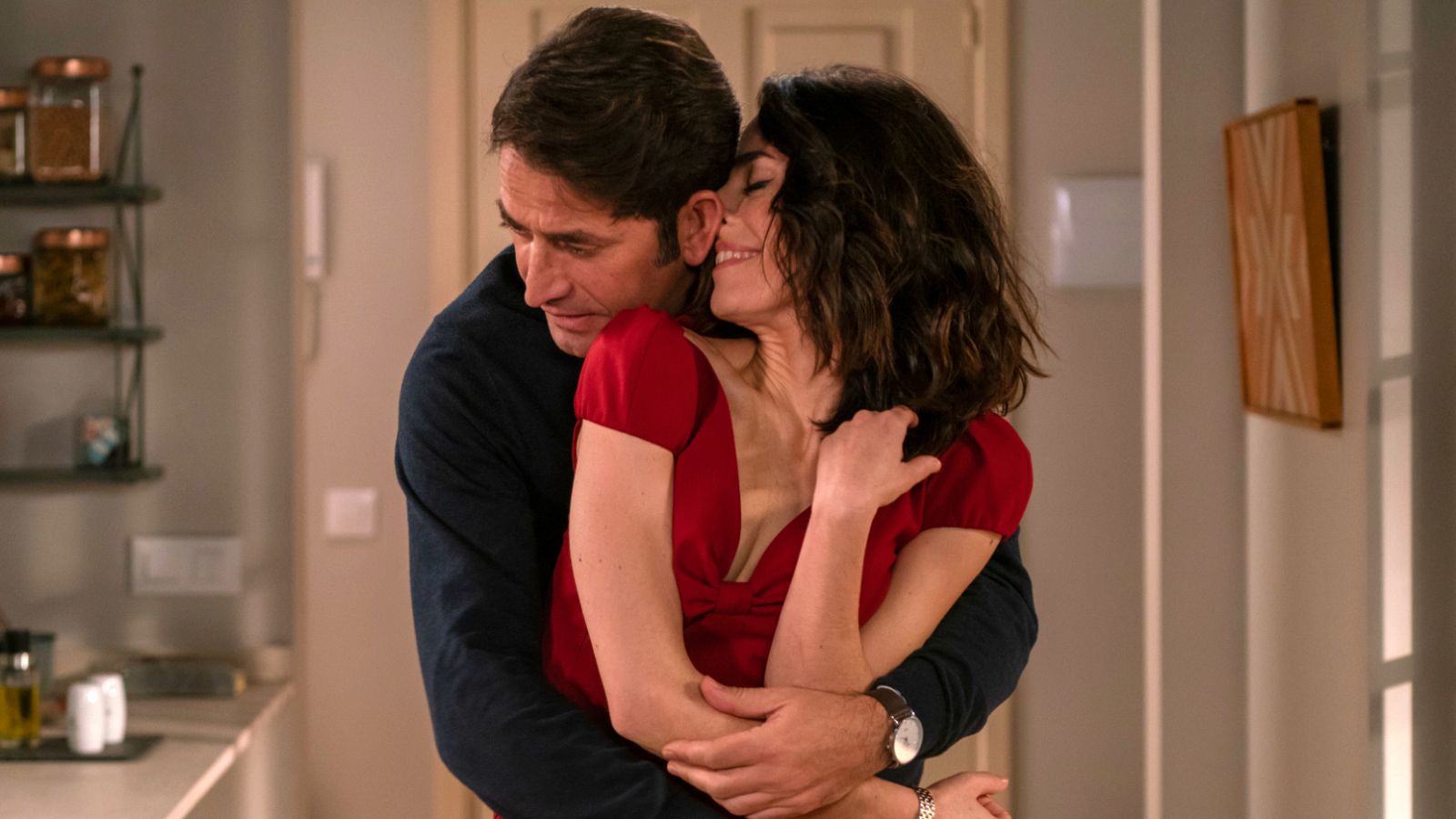 Elías y Celia ponen fin a su relación secreta.