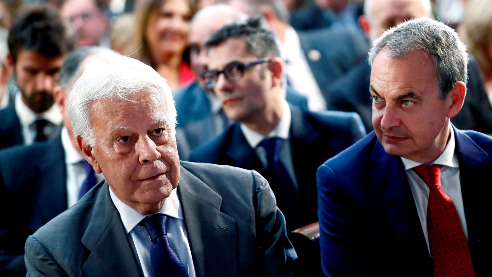 Los expresidentes del Gobierno Felipe González y José Luis Rodríguez Zapatero
