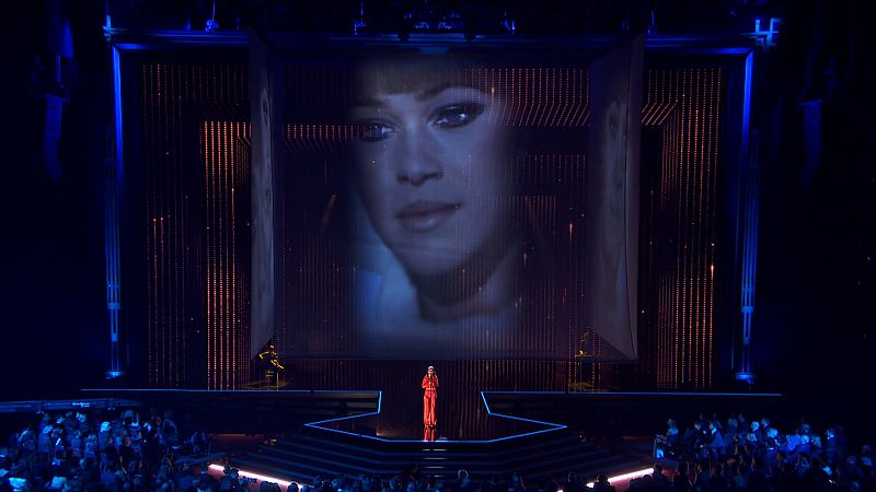 El homenaje de Amaia a Marisol deslumbra en la gala de los Goya