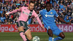 El Getafe, de penalti y con VAR, doblega al Betis y rompe la sequía del domingo para meterse en Champions