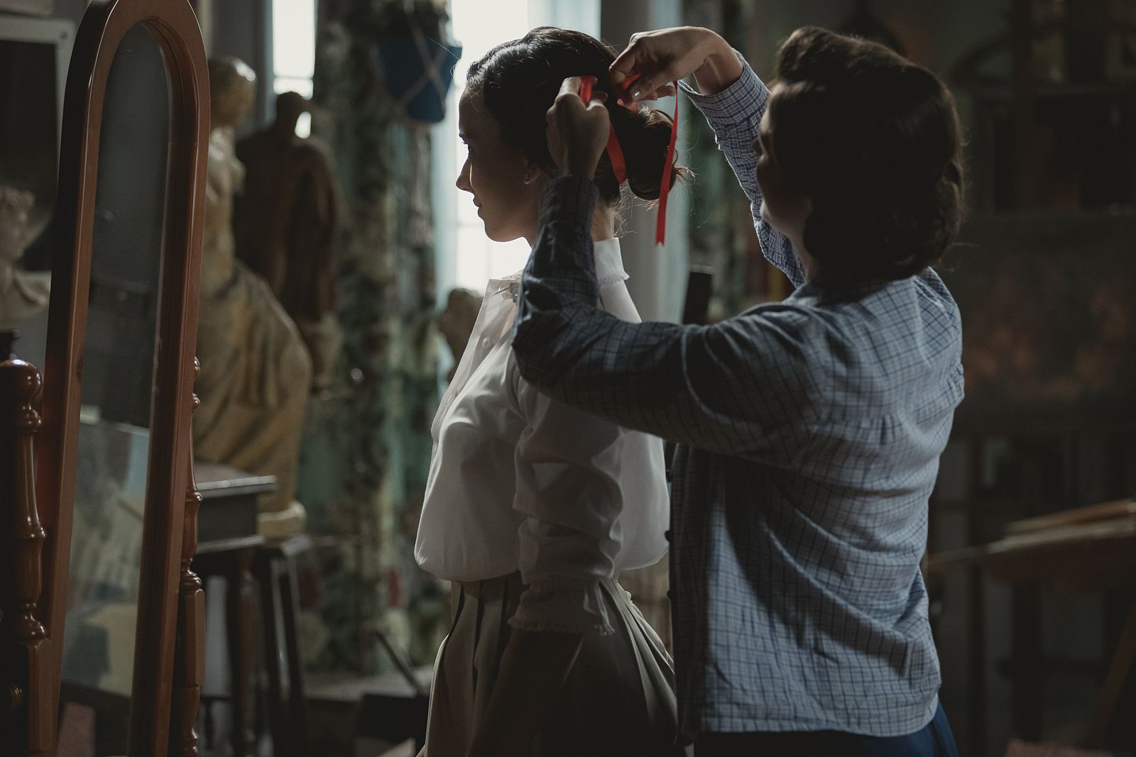 Maite pone el lazo rojo a Camino