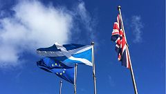 El Parlamento escocés urge a Londres negociar un referéndum de independencia