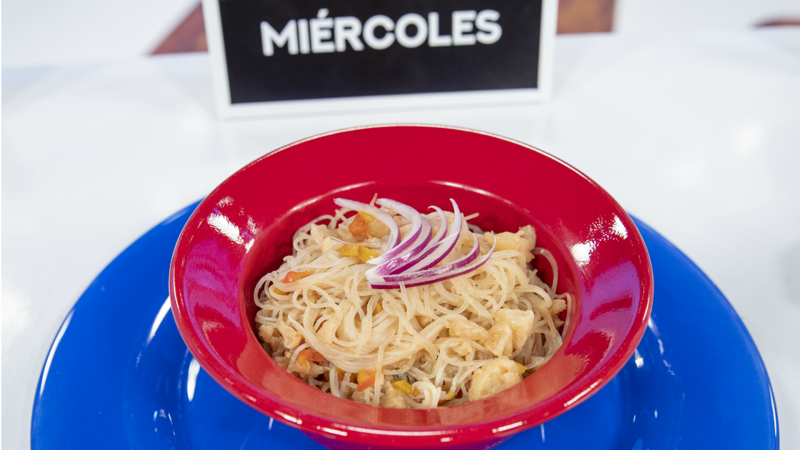Sopa de miso y verduras con fideos de arroz