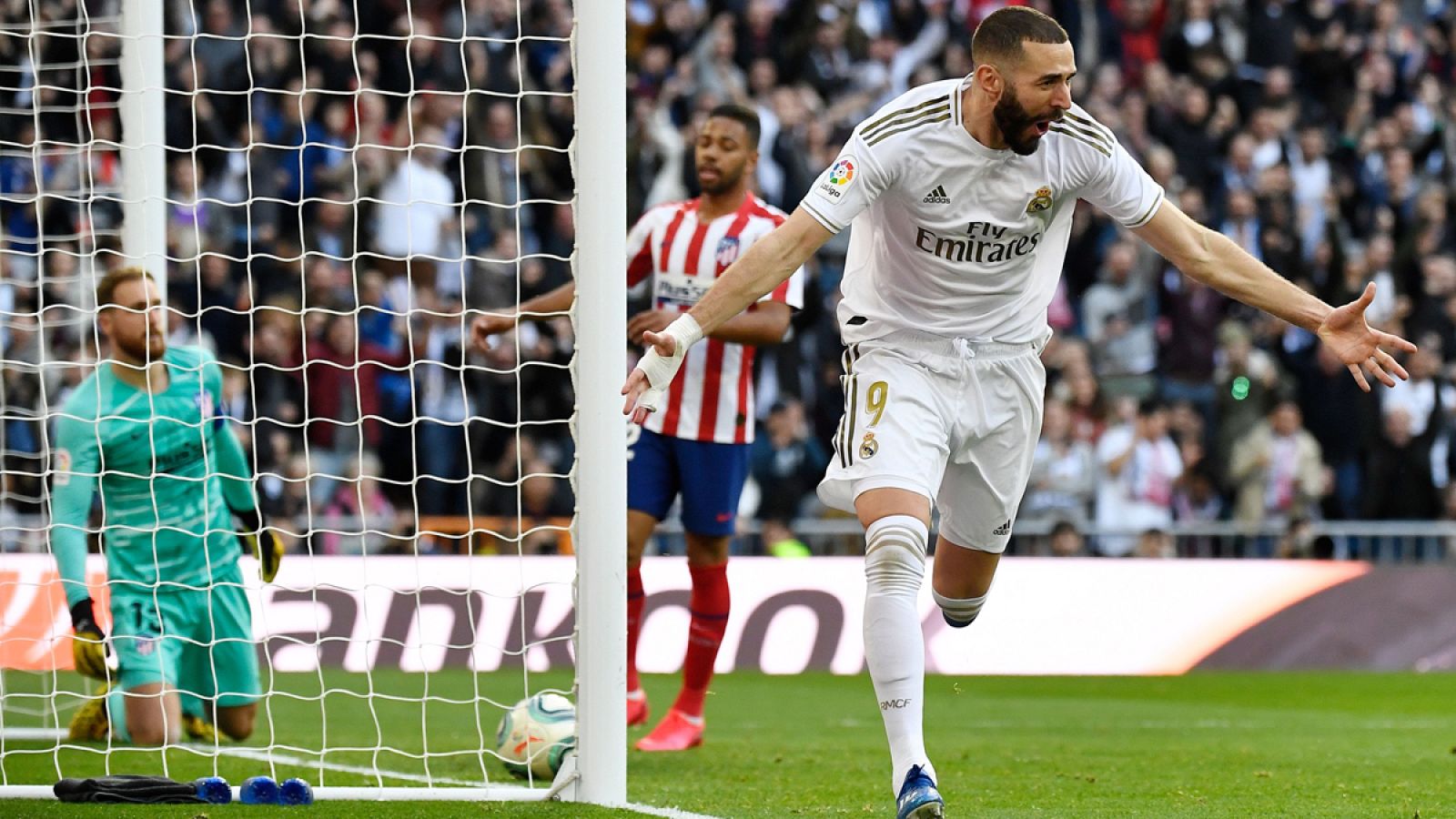 Karim Benzema celebra su gol