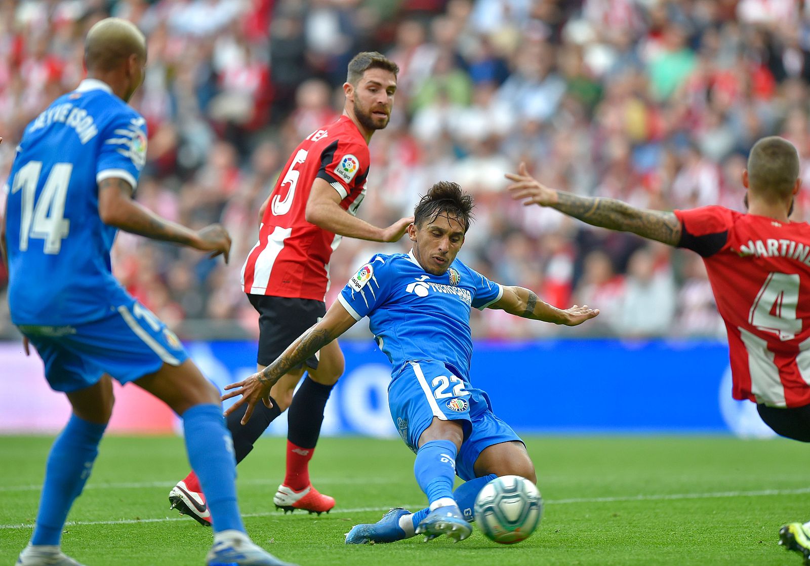 Damián Suárez marca al Athletic