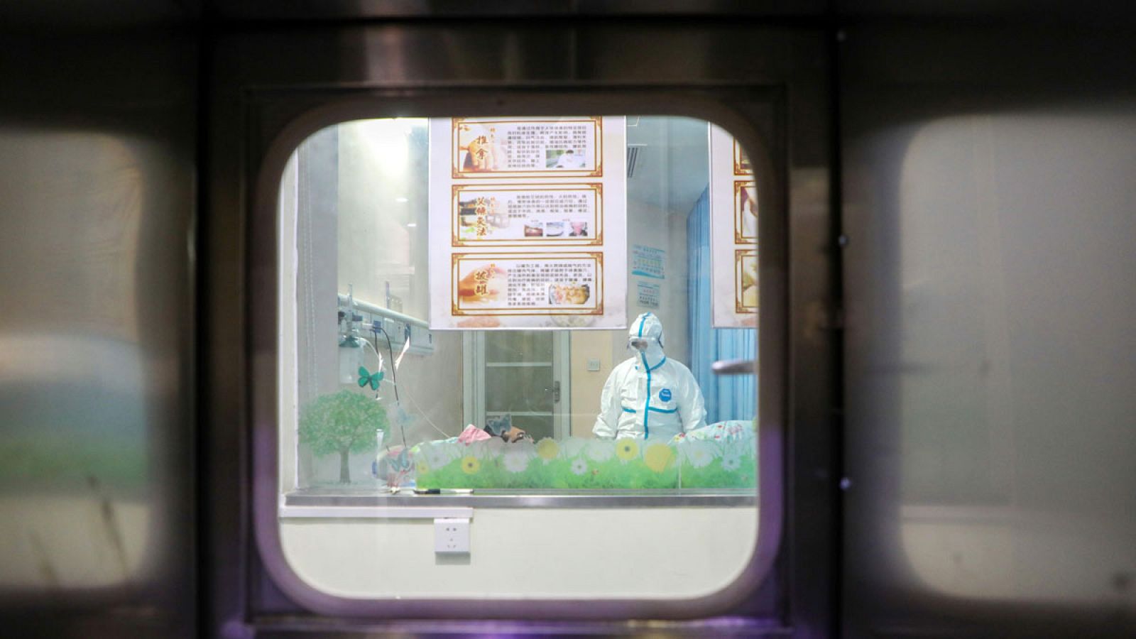 China eleva la cifra de muertos por el coronavirus a 636 y ya son más de 31.000 las personas contagiadas