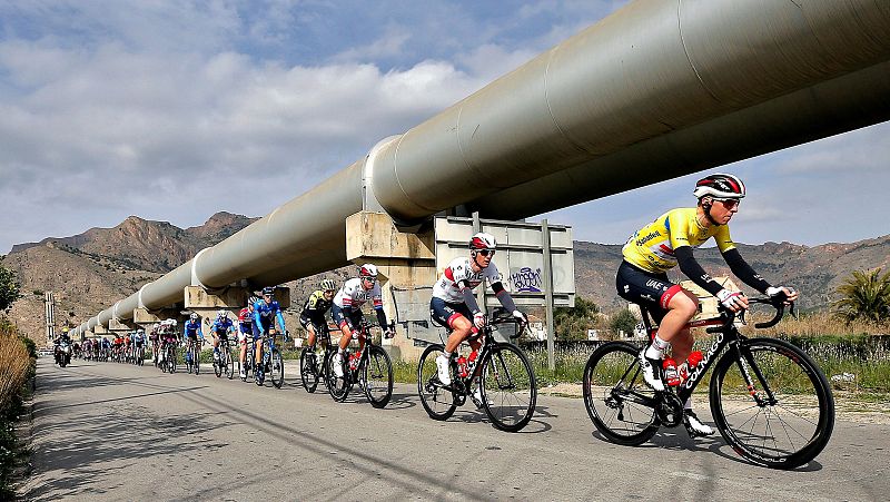 Pogacar gana la etapa reina de la Vuelta a la Comunitat Valenciana y es virtualmente vencedor