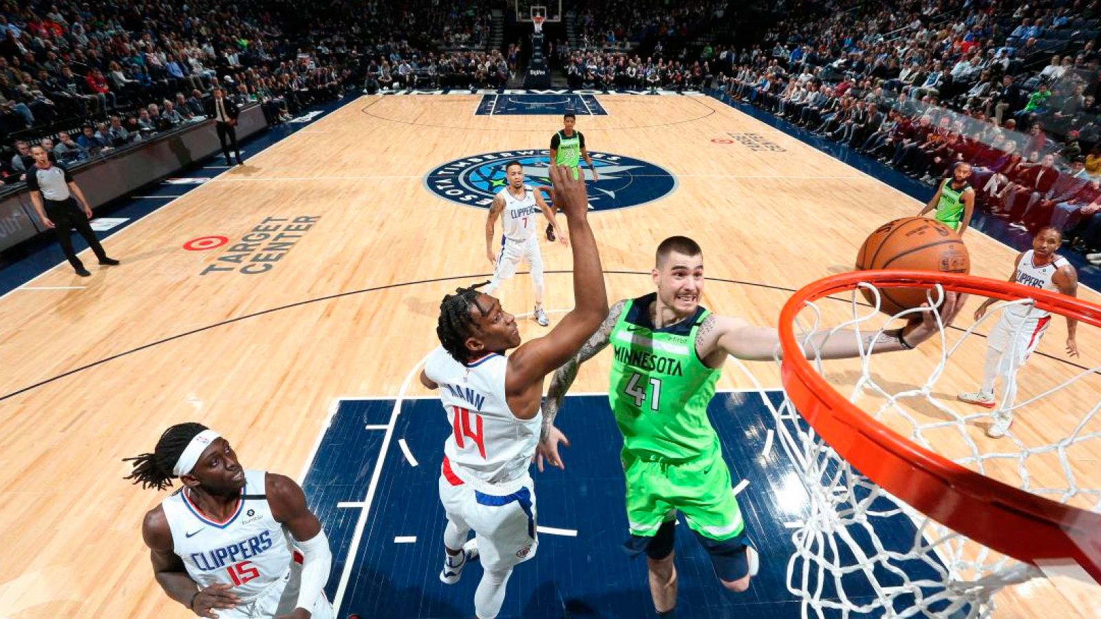 Juancho Hernangómez debuta con los Timberwolves