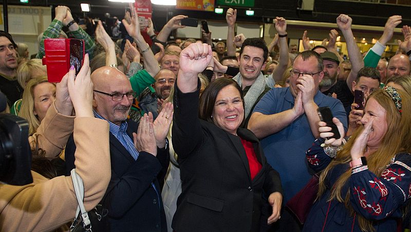 El Sinn Féin rompe el bipartidismo en Irlanda y su líder anuncia negociaciones para formar gobierno